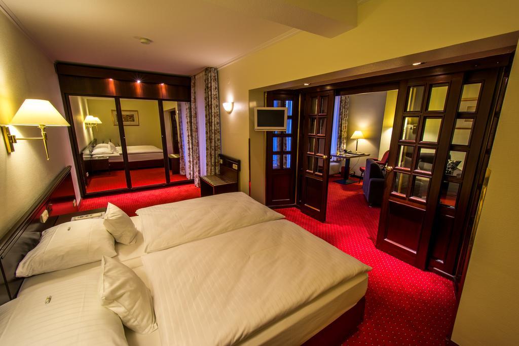 Sachsenwald Hotel Райнбек Екстериор снимка